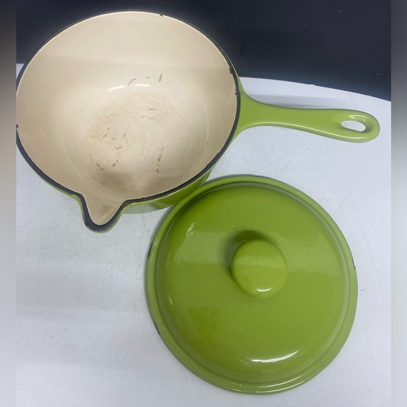 American Collection Enameled Cast Iron Pan with Lid - Picture 8 of 17